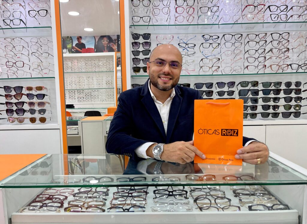 William Almeida — Fundador Ótica Raiz